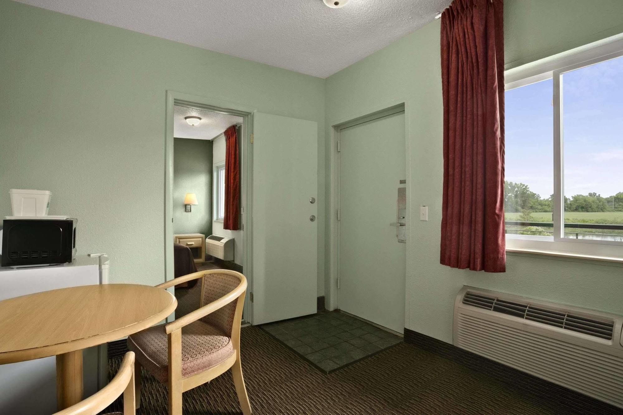 Cedar Cove Hotel Sandusky Exterior photo