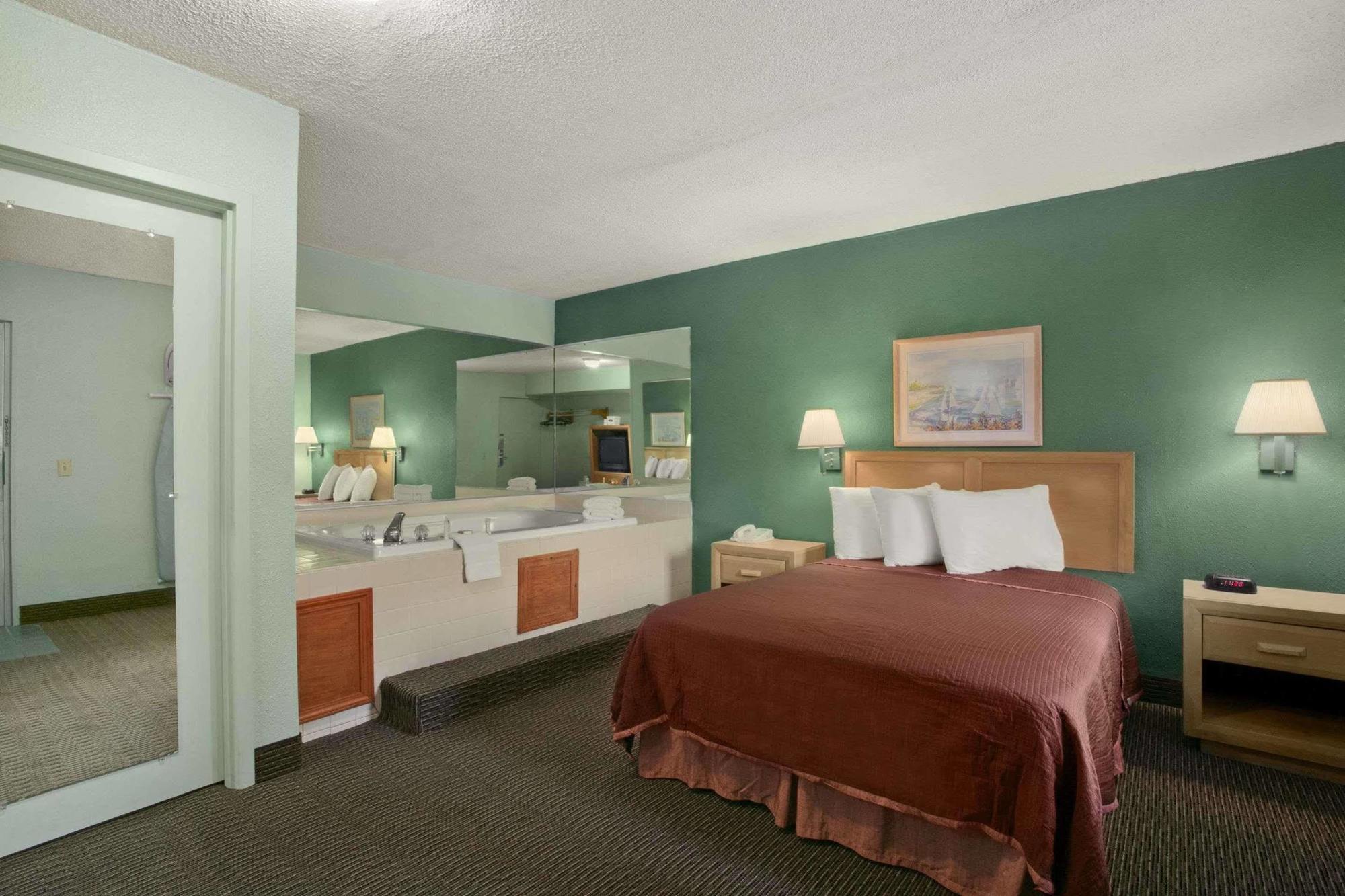Cedar Cove Hotel Sandusky Exterior photo