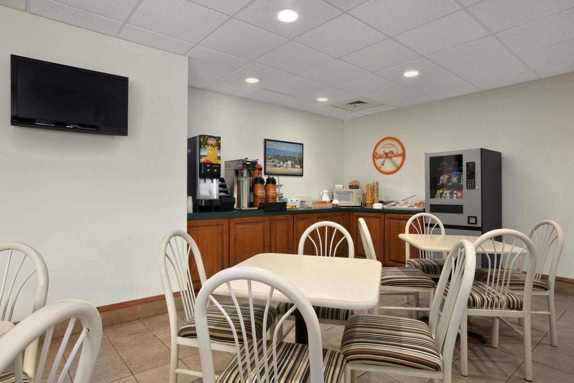 Cedar Cove Hotel Sandusky Exterior photo