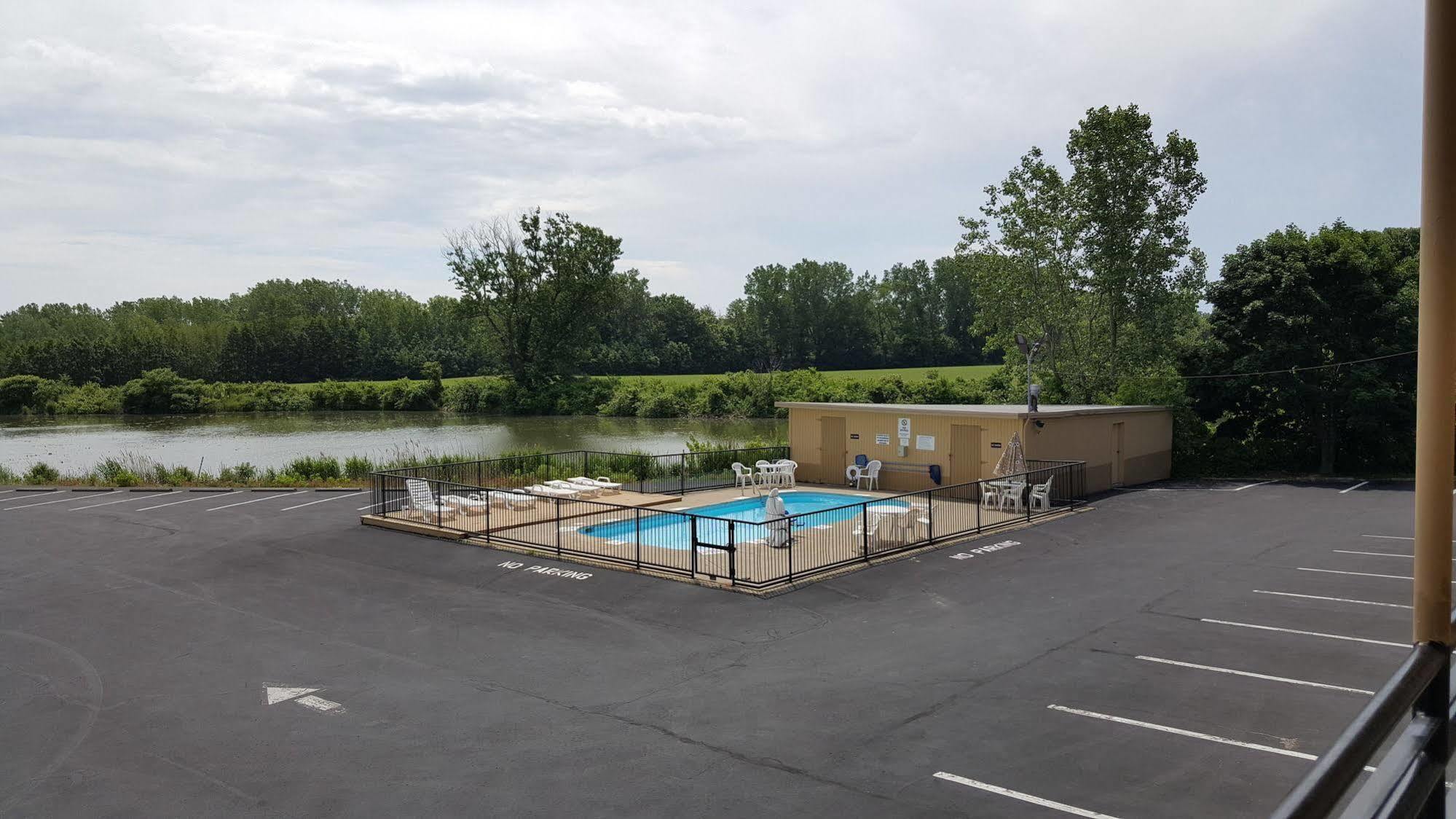 Cedar Cove Hotel Sandusky Exterior photo